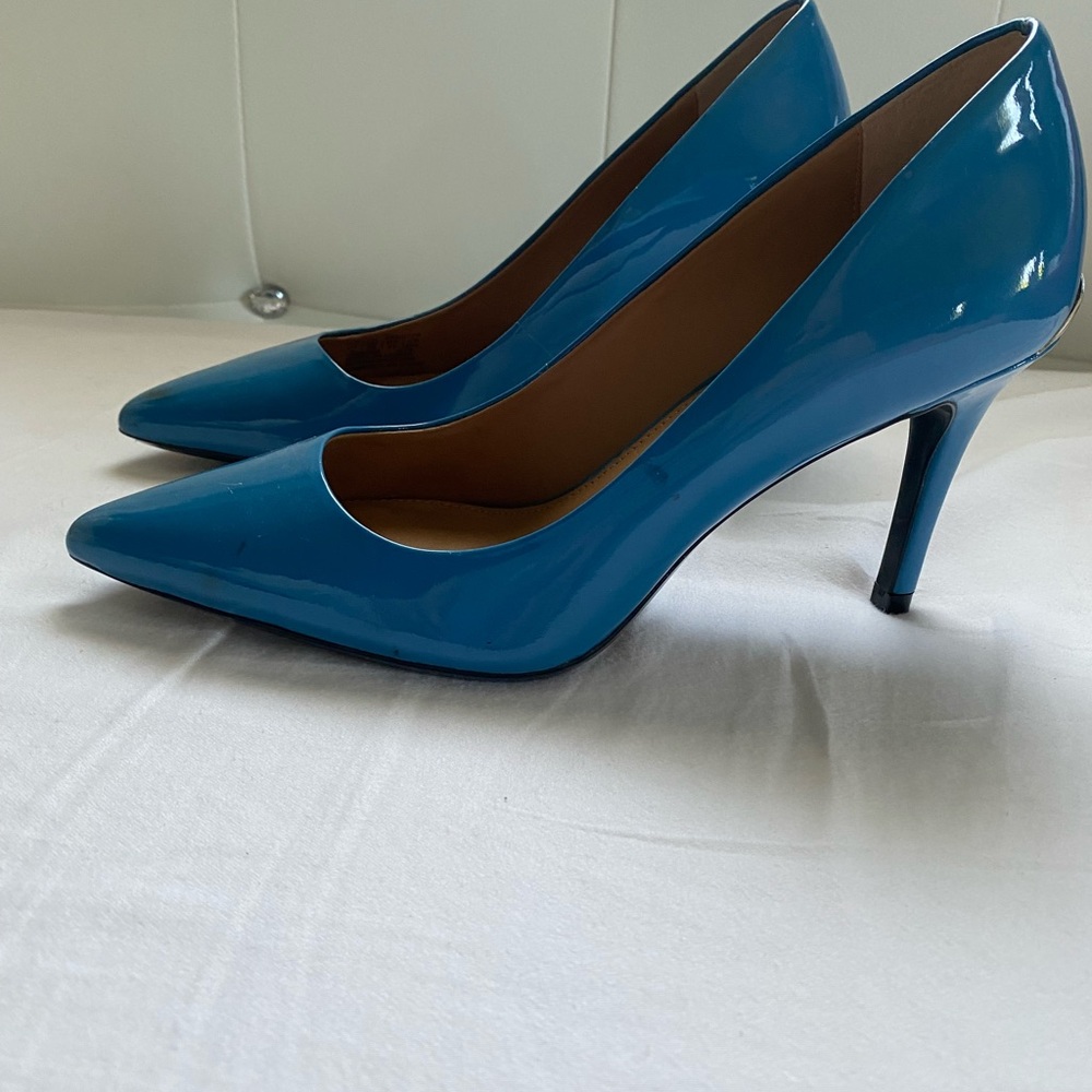 Patent leather blue pumps. Size 5